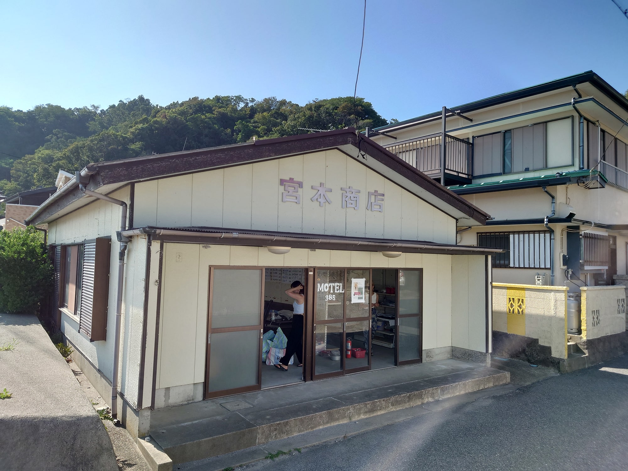 南房総　海の前の商店-01